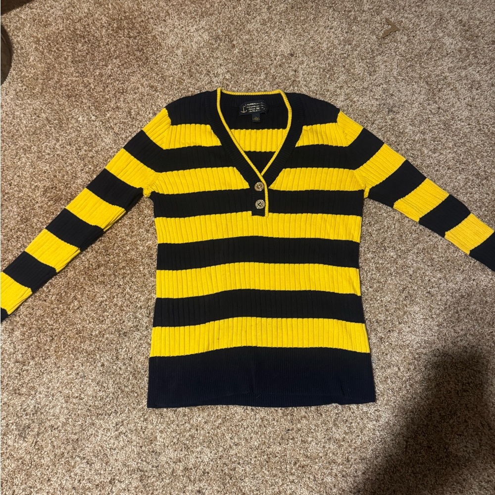 Chic V-Neck Striped Sweater in Yellow and Black